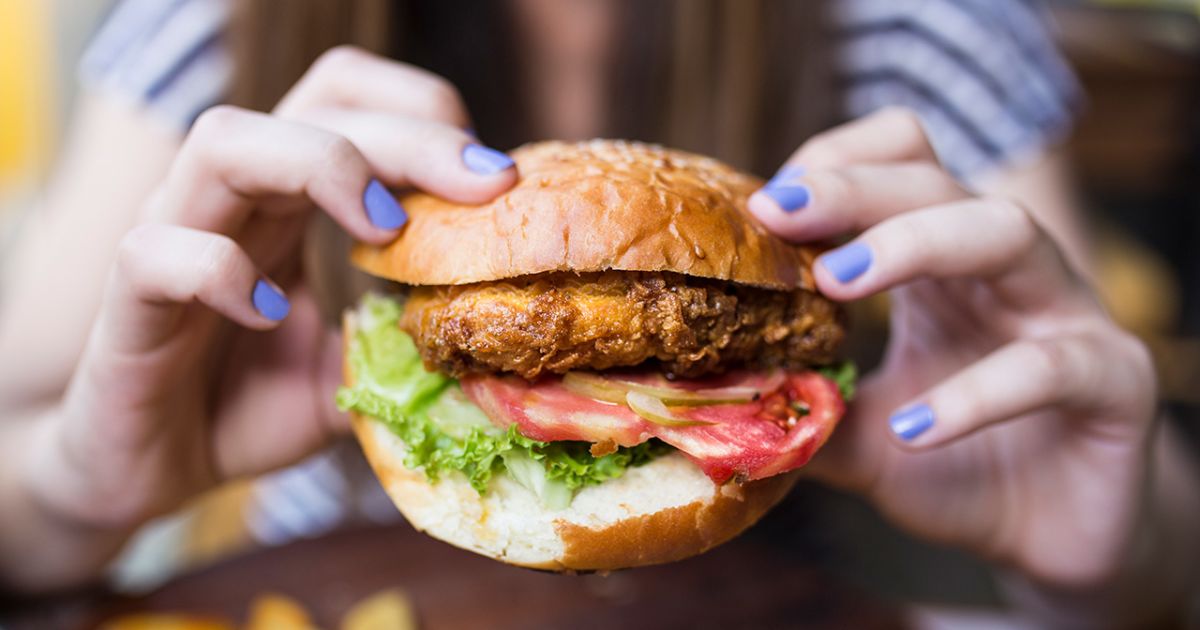Burgers with Bugs? What Happens When Restaurants Ignore Online Reviews